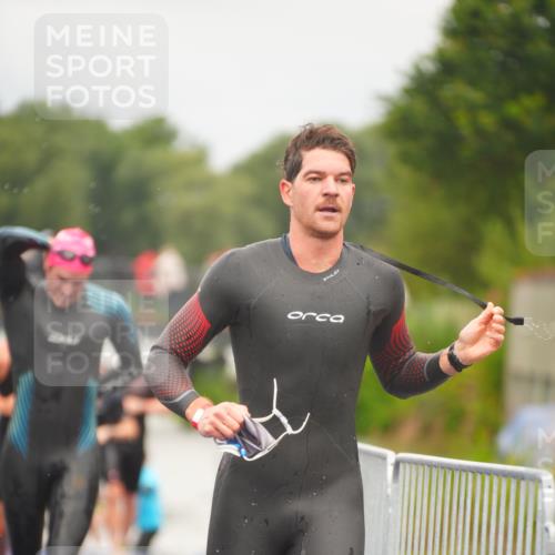30.08.2026 - Elbe Triathlon Hamburg LAZAROV Photography http://msf.ph/oto/10034874 30.08.2026 09:00:56 Schwimmen 418, 519, 524, 584, 588, 634, 642 meine-sportfotos.de