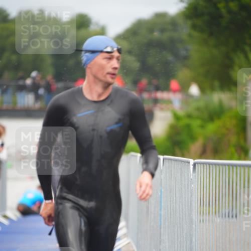 30.08.2026 - Elbe Triathlon Hamburg LAZAROV Photography http://msf.ph/oto/10034956 30.08.2026 09:01:14 Schwimmen 508, 524, 540, 554, 609, 643, 1897 meine-sportfotos.de