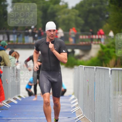 30.08.2026 - Elbe Triathlon Hamburg LAZAROV Photography http://msf.ph/oto/10034966 30.08.2026 09:01:16 Schwimmen 508, 540, 554, 608, 609, 643, 1897 meine-sportfotos.de