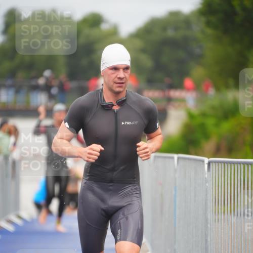 30.08.2026 - Elbe Triathlon Hamburg LAZAROV Photography http://msf.ph/oto/10034975 30.08.2026 09:01:17 Schwimmen 508, 540, 554, 608, 609, 643, 1897 meine-sportfotos.de