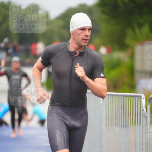 30.08.2026 - Elbe Triathlon Hamburg LAZAROV Photography http://msf.ph/oto/10034978 30.08.2026 09:01:17 Schwimmen 508, 540, 554, 608, 609, 643, 1897 meine-sportfotos.de