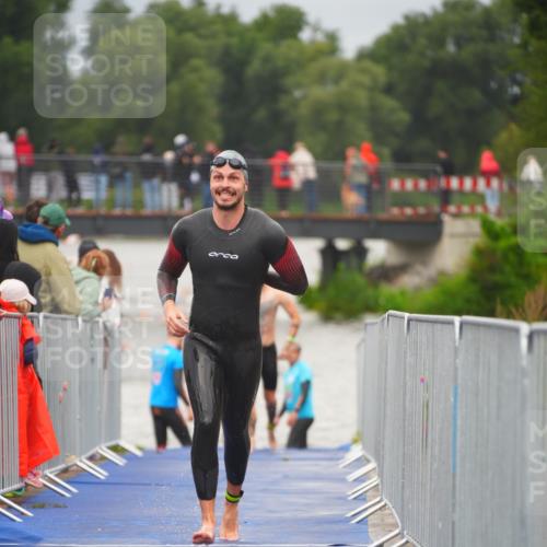 30.08.2026 - Elbe Triathlon Hamburg LAZAROV Photography http://msf.ph/oto/10034987 30.08.2026 09:01:19 Schwimmen 508, 554, 608, 643, 1897 meine-sportfotos.de