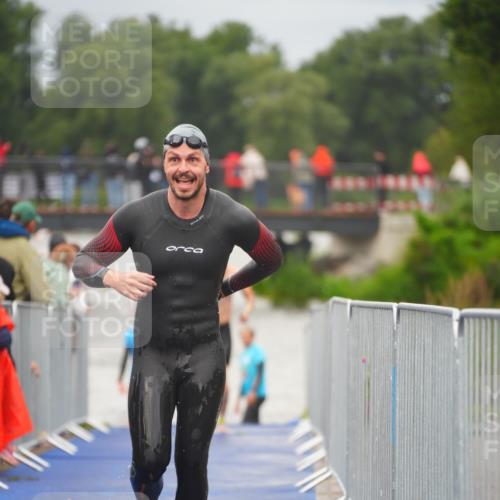 30.08.2026 - Elbe Triathlon Hamburg LAZAROV Photography http://msf.ph/oto/10034995 30.08.2026 09:01:20 Schwimmen 508, 554, 608, 643, 1897 meine-sportfotos.de