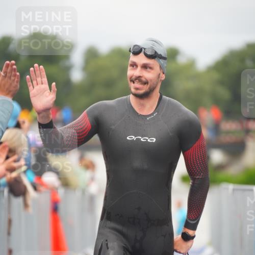 30.08.2026 - Elbe Triathlon Hamburg LAZAROV Photography http://msf.ph/oto/10035007 30.08.2026 09:01:22 Schwimmen 491, 508, 554, 608, 1897 meine-sportfotos.de