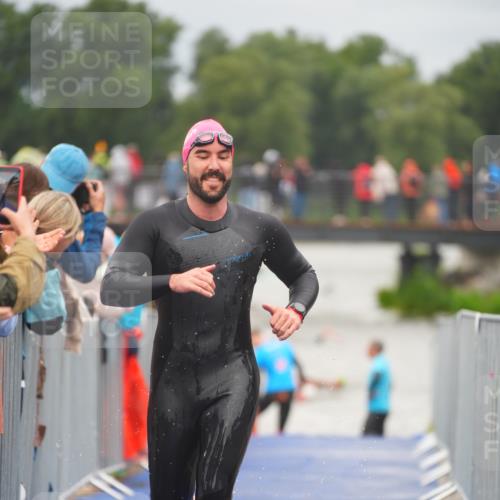 30.08.2026 - Elbe Triathlon Hamburg LAZAROV Photography http://msf.ph/oto/10035048 30.08.2026 09:01:29 Schwimmen 491, 554, 608, 612, 1897 meine-sportfotos.de