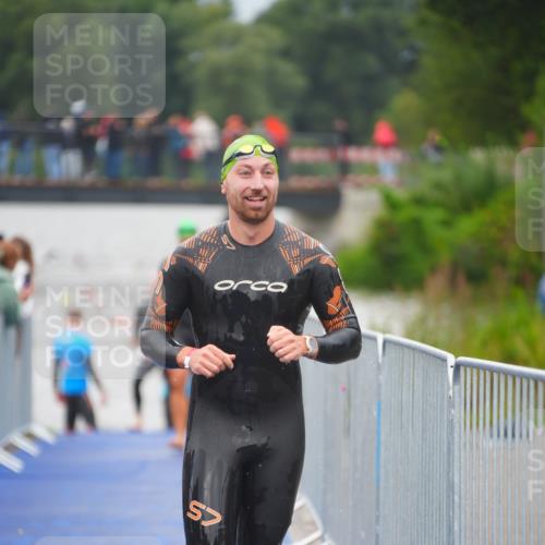 30.08.2026 - Elbe Triathlon Hamburg LAZAROV Photography http://msf.ph/oto/10035061 30.08.2026 09:01:57 Schwimmen 582, 607 meine-sportfotos.de