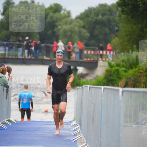 30.08.2026 - Elbe Triathlon Hamburg LAZAROV Photography http://msf.ph/oto/10035102 30.08.2026 09:02:11 Schwimmen 573, 582, 603, 701 meine-sportfotos.de