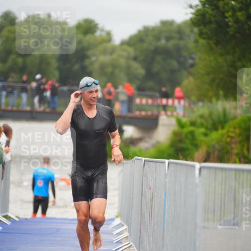 30.08.2026 - Elbe Triathlon Hamburg LAZAROV Photography http://msf.ph/oto/10035115 30.08.2026 09:02:13 Schwimmen 573, 603, 701 meine-sportfotos.de
