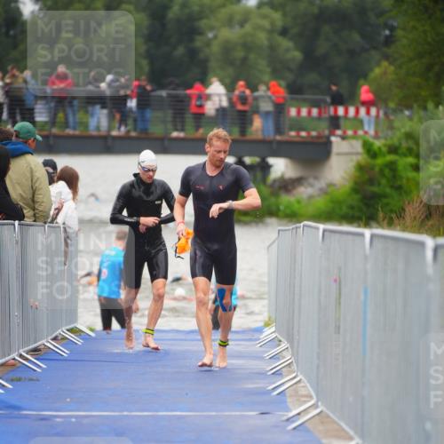 30.08.2026 - Elbe Triathlon Hamburg LAZAROV Photography http://msf.ph/oto/10035122 30.08.2026 09:02:26 Schwimmen 535, 603 meine-sportfotos.de