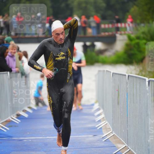 30.08.2026 - Elbe Triathlon Hamburg LAZAROV Photography http://msf.ph/oto/10035341 30.08.2026 09:03:15 Schwimmen 605, 621, 718, 968 meine-sportfotos.de