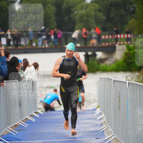 30.08.2026 - Elbe Triathlon Hamburg LAZAROV Photography http://msf.ph/oto/10035517 30.08.2026 09:03:57 Schwimmen 560, 565, 611, 632, 739 meine-sportfotos.de