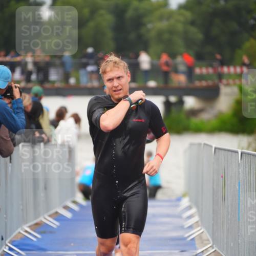 30.08.2026 - Elbe Triathlon Hamburg LAZAROV Photography http://msf.ph/oto/10035545 30.08.2026 09:04:05 Schwimmen 533, 555, 611, 739 meine-sportfotos.de
