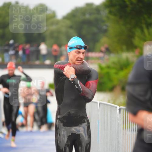 30.08.2026 - Elbe Triathlon Hamburg LAZAROV Photography http://msf.ph/oto/10035553 30.08.2026 09:04:07 Schwimmen 533, 555, 596, 611, 739 meine-sportfotos.de