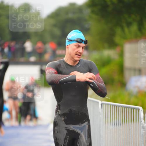 30.08.2026 - Elbe Triathlon Hamburg LAZAROV Photography http://msf.ph/oto/10035556 30.08.2026 09:04:08 Schwimmen 533, 555, 596, 611, 739 meine-sportfotos.de