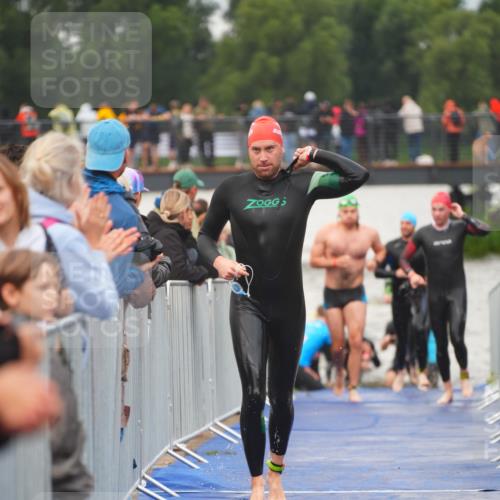30.08.2026 - Elbe Triathlon Hamburg LAZAROV Photography http://msf.ph/oto/10035565 30.08.2026 09:04:10 Schwimmen 509, 533, 555, 596, 739 meine-sportfotos.de