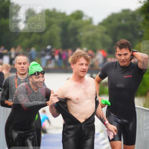 30.08.2026 - Elbe Triathlon Hamburg LAZAROV Photography http://msf.ph/oto/10035701 30.08.2026 09:04:35 Schwimmen 395, 409, 505, 537, 579, 585, 619, 670, 691, 708, 761 meine-sportfotos.de