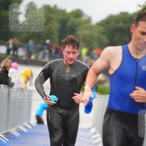 30.08.2026 - Elbe Triathlon Hamburg LAZAROV Photography http://msf.ph/oto/10035871 30.08.2026 09:05:21 Schwimmen 556, 581, 628 meine-sportfotos.de
