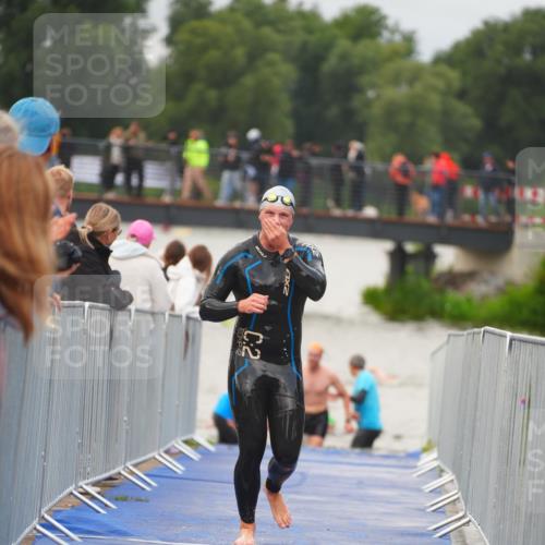 30.08.2026 - Elbe Triathlon Hamburg LAZAROV Photography http://msf.ph/oto/10035885 30.08.2026 09:05:26 Schwimmen 556, 558, 581 meine-sportfotos.de