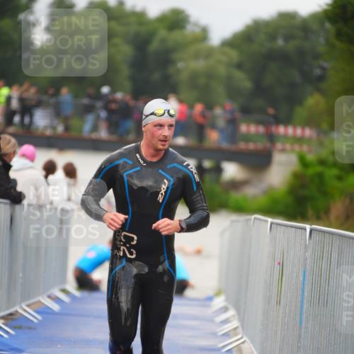 30.08.2026 - Elbe Triathlon Hamburg LAZAROV Photography http://msf.ph/oto/10035899 30.08.2026 09:05:27 Schwimmen 556, 558, 581 meine-sportfotos.de