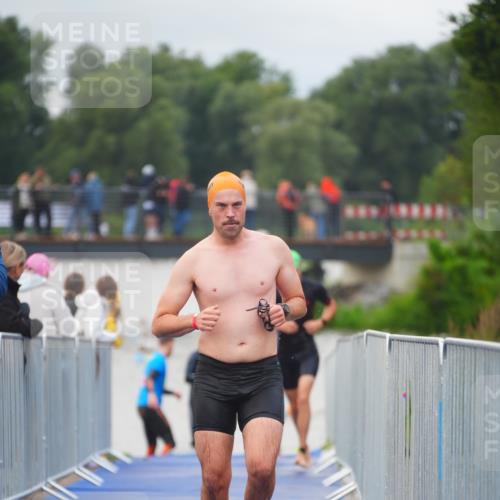 30.08.2026 - Elbe Triathlon Hamburg LAZAROV Photography http://msf.ph/oto/10035911 30.08.2026 09:05:36 Schwimmen 558, 578, 581 meine-sportfotos.de