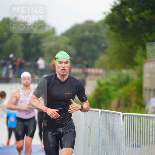 30.08.2026 - Elbe Triathlon Hamburg LAZAROV Photography http://msf.ph/oto/10035940 30.08.2026 09:05:41 Schwimmen 503, 558, 561, 578, 660 meine-sportfotos.de