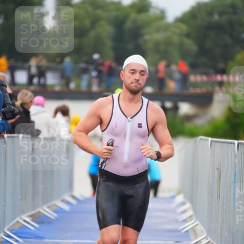 30.08.2026 - Elbe Triathlon Hamburg LAZAROV Photography http://msf.ph/oto/10035952 30.08.2026 09:05:43 Schwimmen 503, 561, 578, 660 meine-sportfotos.de
