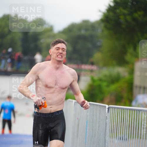 30.08.2026 - Elbe Triathlon Hamburg LAZAROV Photography http://msf.ph/oto/10036002 30.08.2026 09:05:58 Schwimmen 561, 576, 660 meine-sportfotos.de