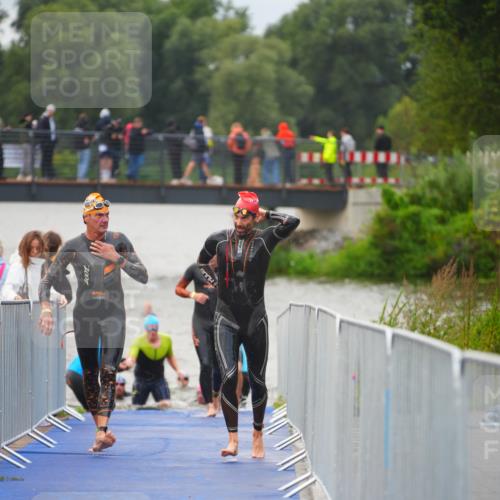 30.08.2026 - Elbe Triathlon Hamburg LAZAROV Photography http://msf.ph/oto/10036005 30.08.2026 09:06:20 Schwimmen 705, 773 meine-sportfotos.de