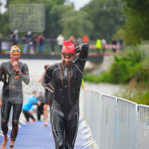 30.08.2026 - Elbe Triathlon Hamburg LAZAROV Photography http://msf.ph/oto/10036023 30.08.2026 09:06:24 Schwimmen 683, 705, 773 meine-sportfotos.de