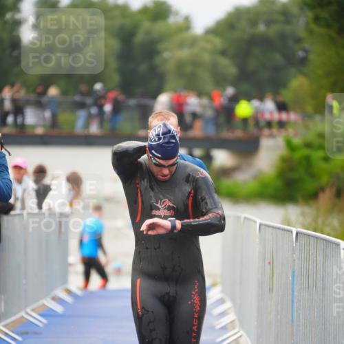 30.08.2026 - Elbe Triathlon Hamburg LAZAROV Photography http://msf.ph/oto/10036117 30.08.2026 09:06:43 Schwimmen 570, 580, 589, 590, 620, 665, 683, 732 meine-sportfotos.de