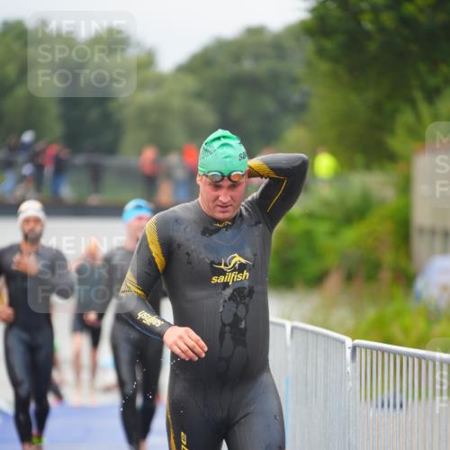 30.08.2026 - Elbe Triathlon Hamburg LAZAROV Photography http://msf.ph/oto/10036146 30.08.2026 09:07:00 Schwimmen 569, 620, 636, 647 meine-sportfotos.de