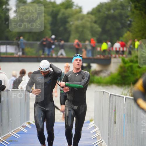 30.08.2026 - Elbe Triathlon Hamburg LAZAROV Photography http://msf.ph/oto/10036149 30.08.2026 09:07:01 Schwimmen 569, 636, 647 meine-sportfotos.de