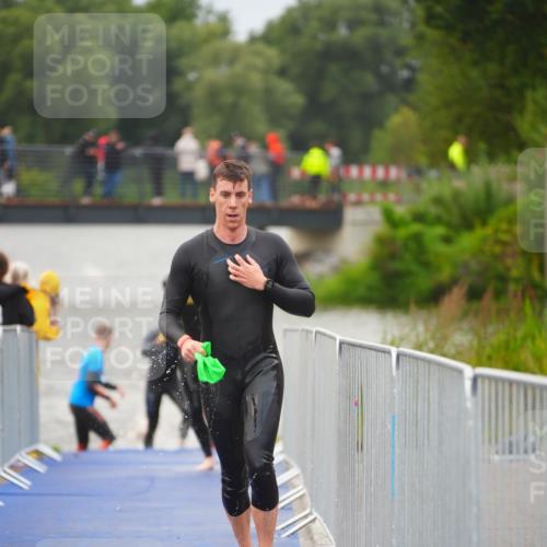 30.08.2026 - Elbe Triathlon Hamburg LAZAROV Photography http://msf.ph/oto/10036221 30.08.2026 09:07:23 Schwimmen 640, 663, 668, 756 meine-sportfotos.de
