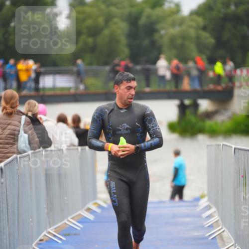 30.08.2026 - Elbe Triathlon Hamburg LAZAROV Photography http://msf.ph/oto/10036258 30.08.2026 09:07:32 Schwimmen 640, 663, 668, 976 meine-sportfotos.de