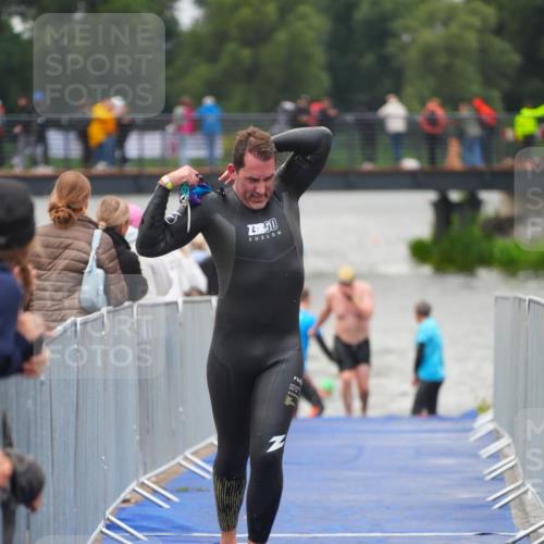 30.08.2026 - Elbe Triathlon Hamburg LAZAROV Photography http://msf.ph/oto/10036304 30.08.2026 09:07:46 Schwimmen 667, 702, 976 meine-sportfotos.de