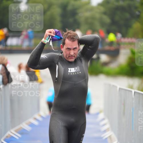 30.08.2026 - Elbe Triathlon Hamburg LAZAROV Photography http://msf.ph/oto/10036309 30.08.2026 09:07:48 Schwimmen 667, 702, 976 meine-sportfotos.de