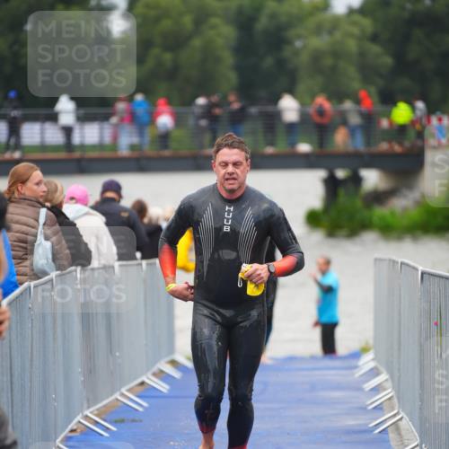 30.08.2026 - Elbe Triathlon Hamburg LAZAROV Photography http://msf.ph/oto/10036384 30.08.2026 09:08:20 Schwimmen 553, 572, 674 meine-sportfotos.de