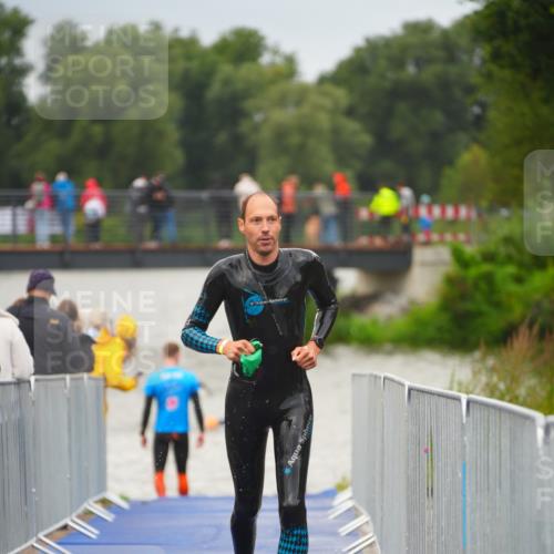 30.08.2026 - Elbe Triathlon Hamburg LAZAROV Photography http://msf.ph/oto/10036410 30.08.2026 09:08:25 Schwimmen 553, 572, 674, 724 meine-sportfotos.de