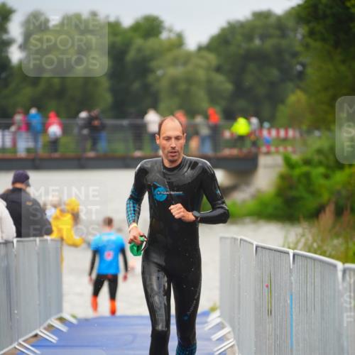 30.08.2026 - Elbe Triathlon Hamburg LAZAROV Photography http://msf.ph/oto/10036413 30.08.2026 09:08:26 Schwimmen 553, 674, 724 meine-sportfotos.de