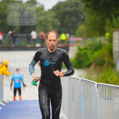 30.08.2026 - Elbe Triathlon Hamburg LAZAROV Photography http://msf.ph/oto/10036419 30.08.2026 09:08:26 Schwimmen 553, 674, 724 meine-sportfotos.de