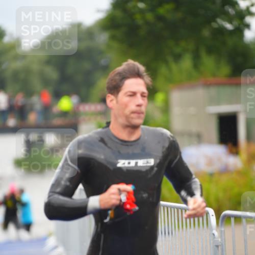 30.08.2026 - Elbe Triathlon Hamburg LAZAROV Photography http://msf.ph/oto/10036460 30.08.2026 09:09:00 Schwimmen 676, 782 meine-sportfotos.de