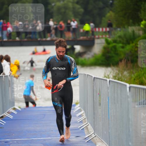 30.08.2026 - Elbe Triathlon Hamburg LAZAROV Photography http://msf.ph/oto/10036514 30.08.2026 09:09:16 Schwimmen 698, 703, 741, 746 meine-sportfotos.de