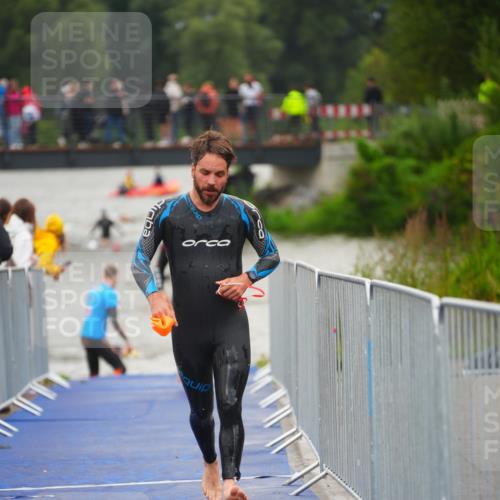 30.08.2026 - Elbe Triathlon Hamburg LAZAROV Photography http://msf.ph/oto/10036517 30.08.2026 09:09:16 Schwimmen 698, 703, 741, 746 meine-sportfotos.de