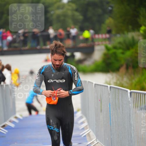 30.08.2026 - Elbe Triathlon Hamburg LAZAROV Photography http://msf.ph/oto/10036524 30.08.2026 09:09:17 Schwimmen 698, 703, 731, 741, 746 meine-sportfotos.de
