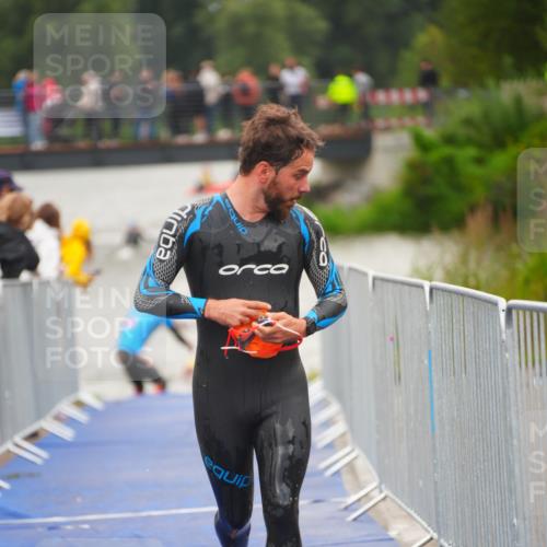 30.08.2026 - Elbe Triathlon Hamburg LAZAROV Photography http://msf.ph/oto/10036527 30.08.2026 09:09:18 Schwimmen 698, 703, 731, 741, 746 meine-sportfotos.de
