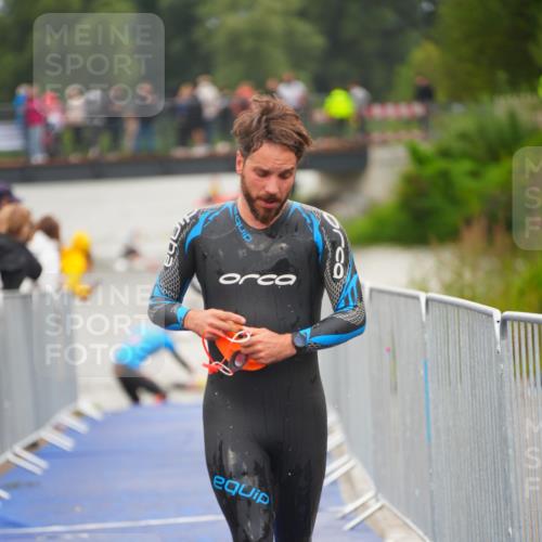 30.08.2026 - Elbe Triathlon Hamburg LAZAROV Photography http://msf.ph/oto/10036530 30.08.2026 09:09:18 Schwimmen 698, 703, 731, 741, 746 meine-sportfotos.de