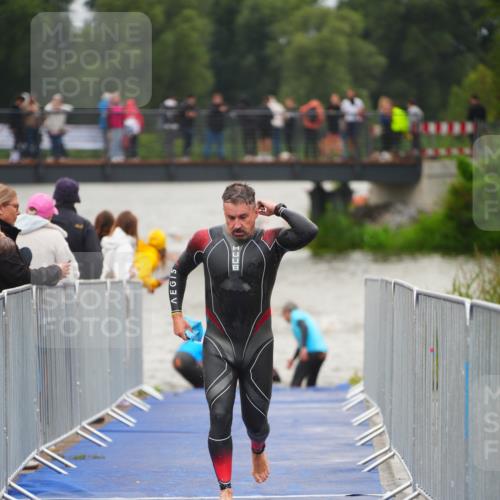 30.08.2026 - Elbe Triathlon Hamburg LAZAROV Photography http://msf.ph/oto/10036537 30.08.2026 09:09:20 Schwimmen 698, 703, 731, 741, 746 meine-sportfotos.de