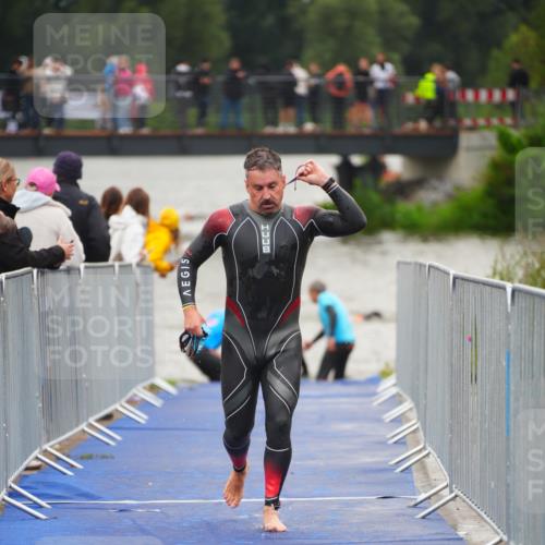 30.08.2026 - Elbe Triathlon Hamburg LAZAROV Photography http://msf.ph/oto/10036540 30.08.2026 09:09:21 Schwimmen 698, 703, 731, 741, 746 meine-sportfotos.de