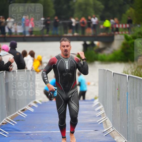 30.08.2026 - Elbe Triathlon Hamburg LAZAROV Photography http://msf.ph/oto/10036543 30.08.2026 09:09:21 Schwimmen 698, 703, 731, 741, 746 meine-sportfotos.de