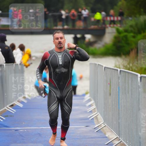 30.08.2026 - Elbe Triathlon Hamburg LAZAROV Photography http://msf.ph/oto/10036546 30.08.2026 09:09:22 Schwimmen 698, 703, 731, 741, 746 meine-sportfotos.de